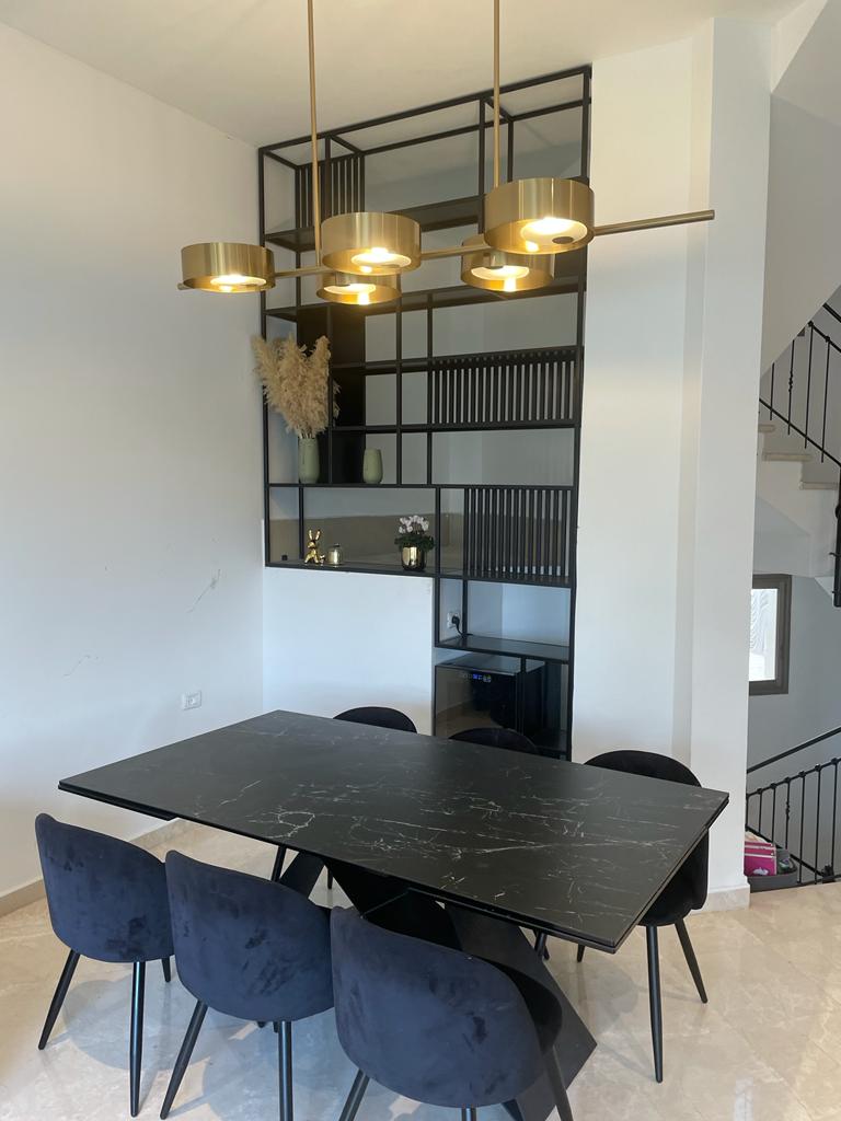 ספרייה מברזל בעיצוב אישי